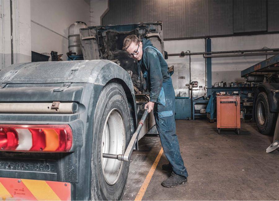 Kraftfahrzeugtechniker (Hauptmodul Nutzfahrzeugtechnik)